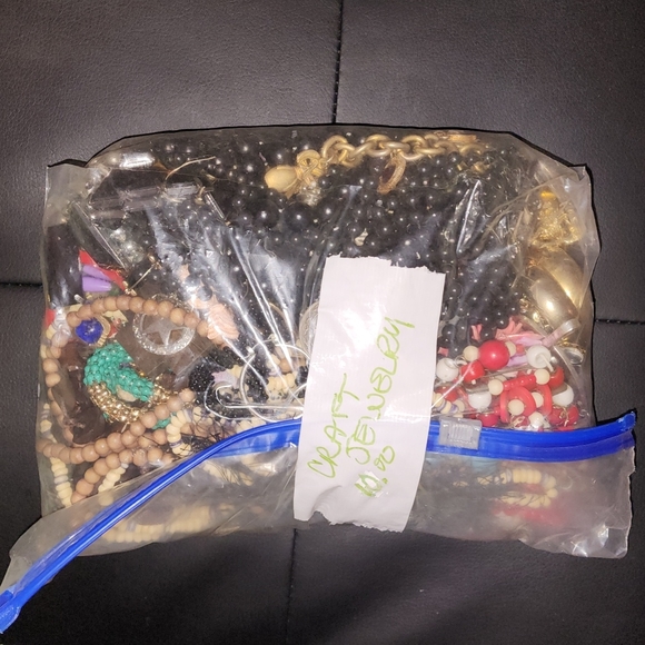 Bag of crafters jewelry - Picture 1 of 2